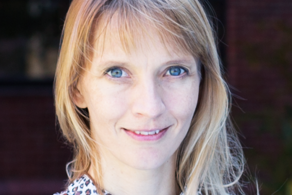 Eva Naumann headshot